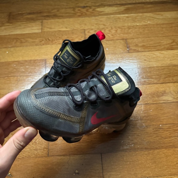 Womens Nike Air VaporMax 2019 Black Gold Red - Picture 4 of 9